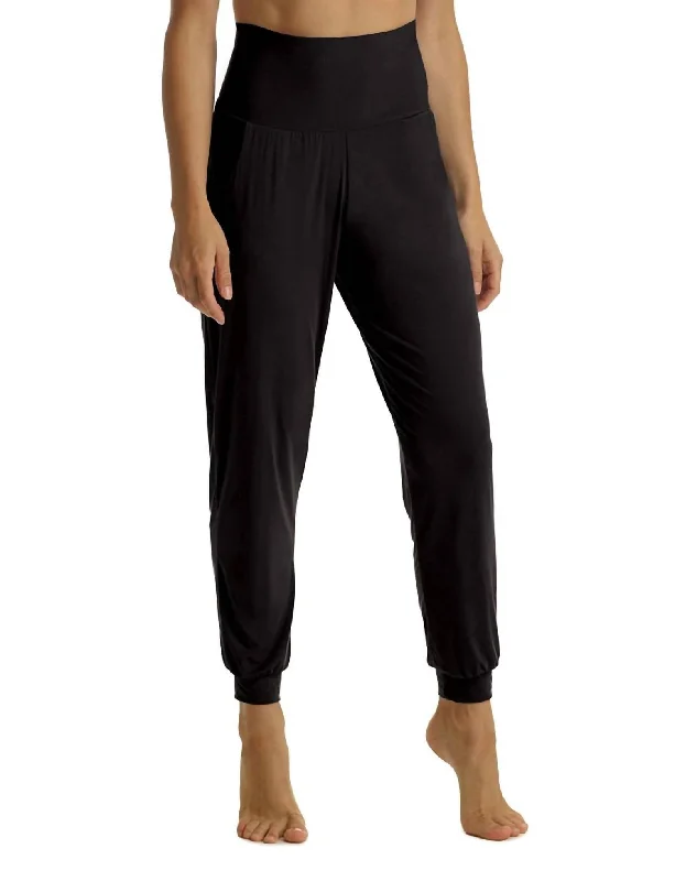 High Rise Butter Jogger Pant In Black