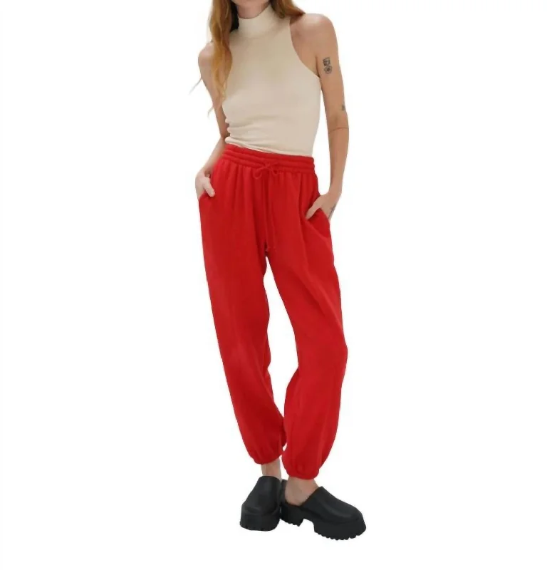 Jace Seamed Jogger In Red