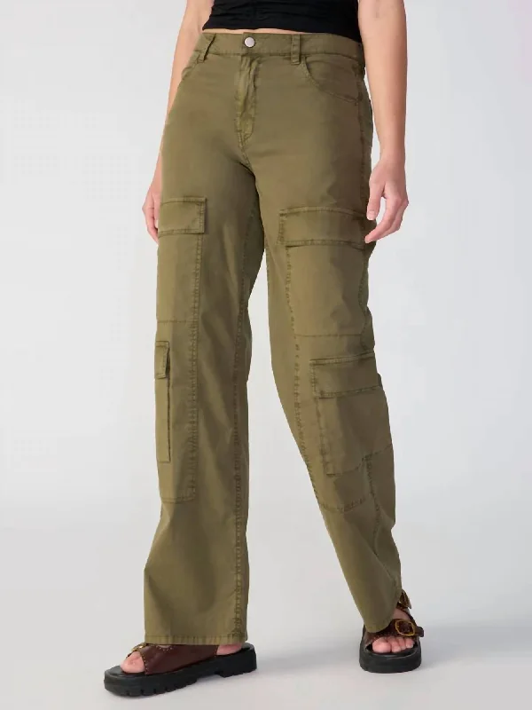 Low Slung Y2K Standard Rise Cargo Pant In Mossy Green