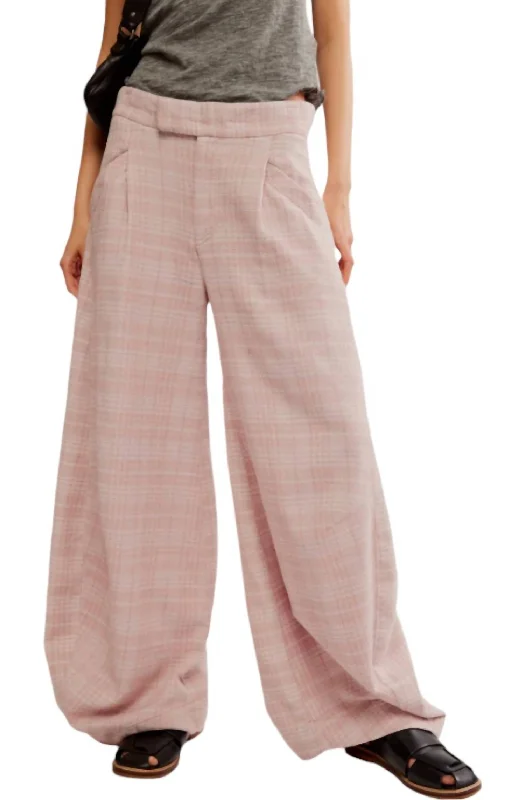 Tegan Barrel Trousers In Pale Mauve